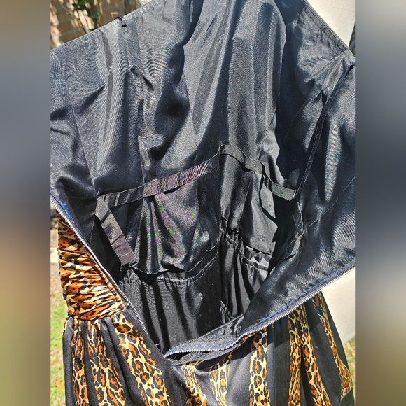 Vtg. A.J Bari leopard print strapless dress - Picture 13 of 13